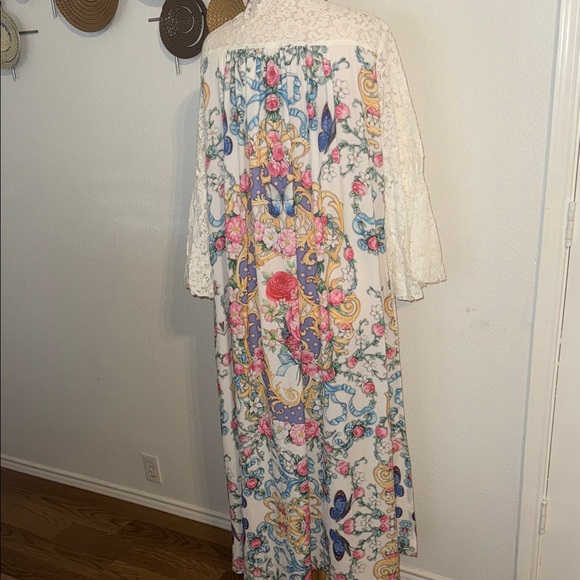 Floral Lace Maxi Dress - Picture 2 of 7